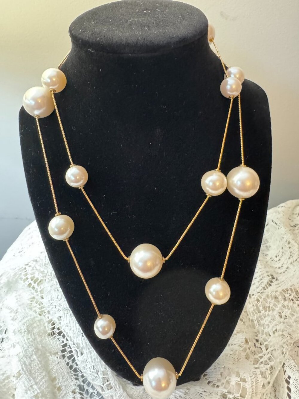 VTG Anne Klein Pearl Long Gold Tone Necklace Lion Tag